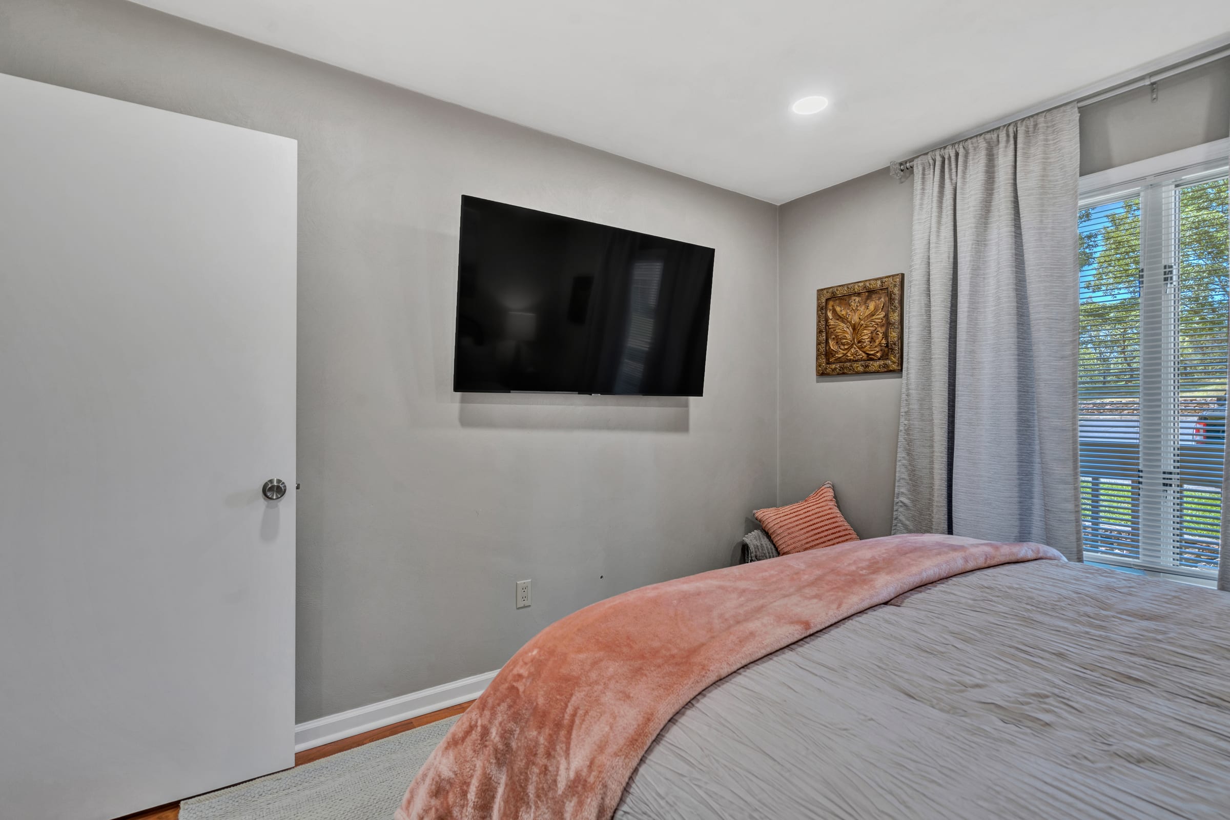 Lake View gallery image 4